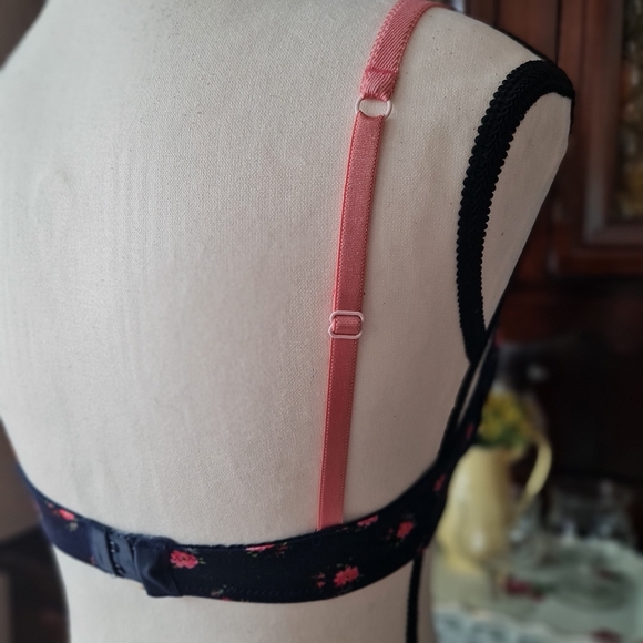 Beautiful Navy Blue and Pink Floral Lightly Lined Bra by Aerie size 32B - Picture 4 of 7
